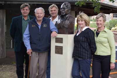 Tom Kruse bust (family) Birdwood